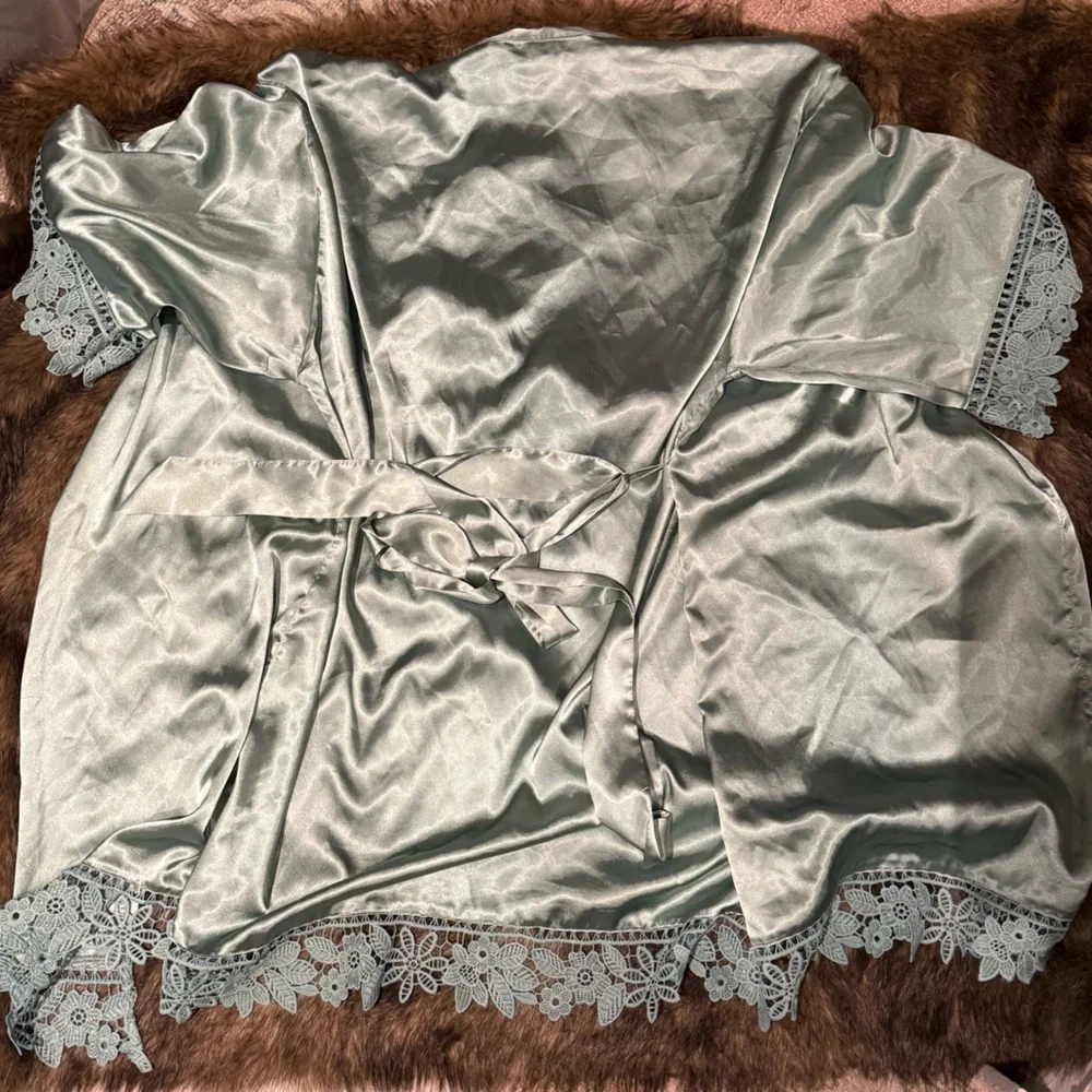 Birdy Grey Claudine Lace Robe - Picture 4 of 5